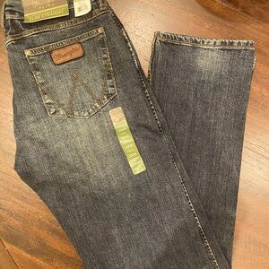 Wrangler Retro Slim Straight Jeans 33 X 36. New with tags.